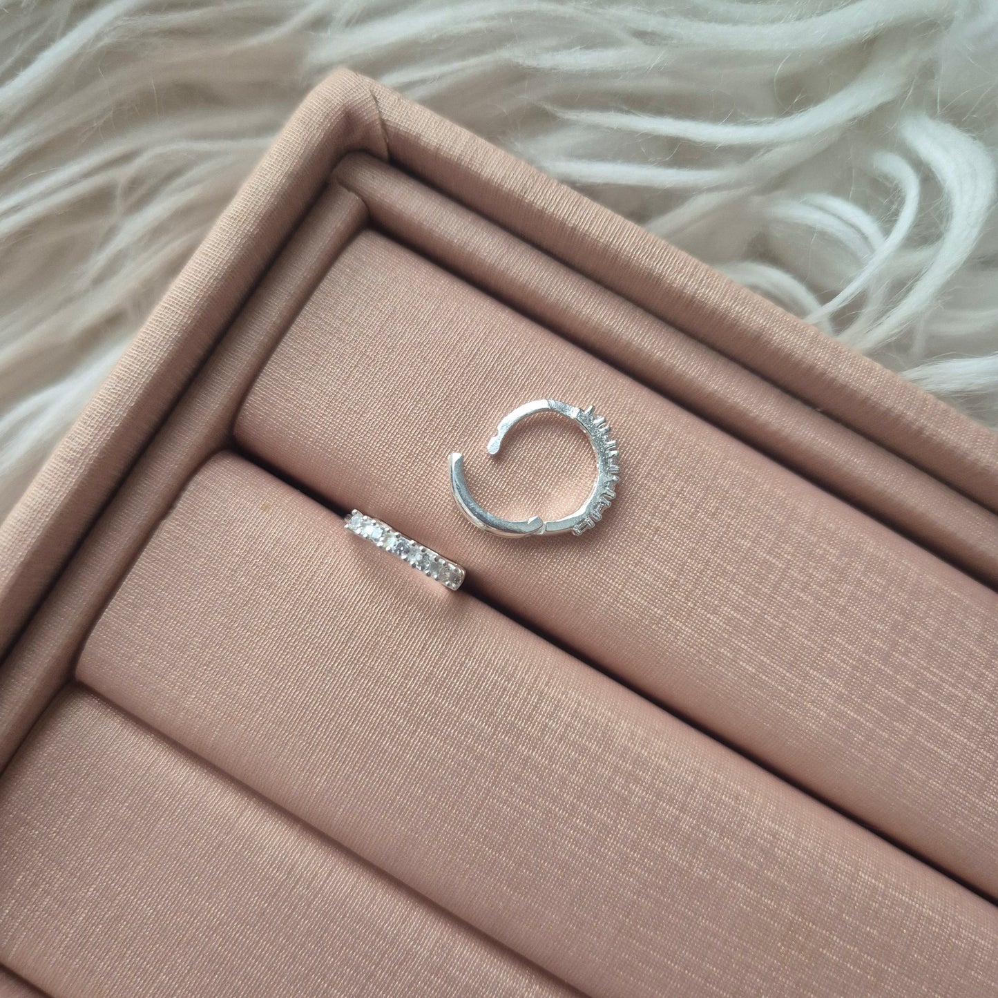 Argola - click cravejada G 1,5mm
