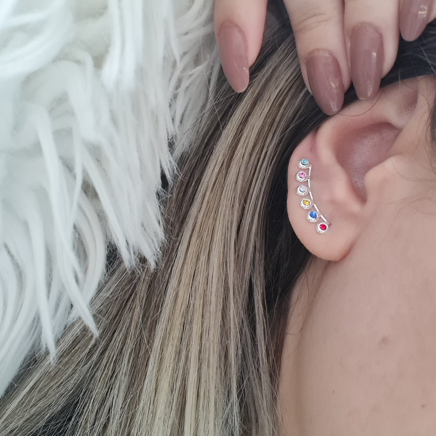 Brinco - earcuff colorido