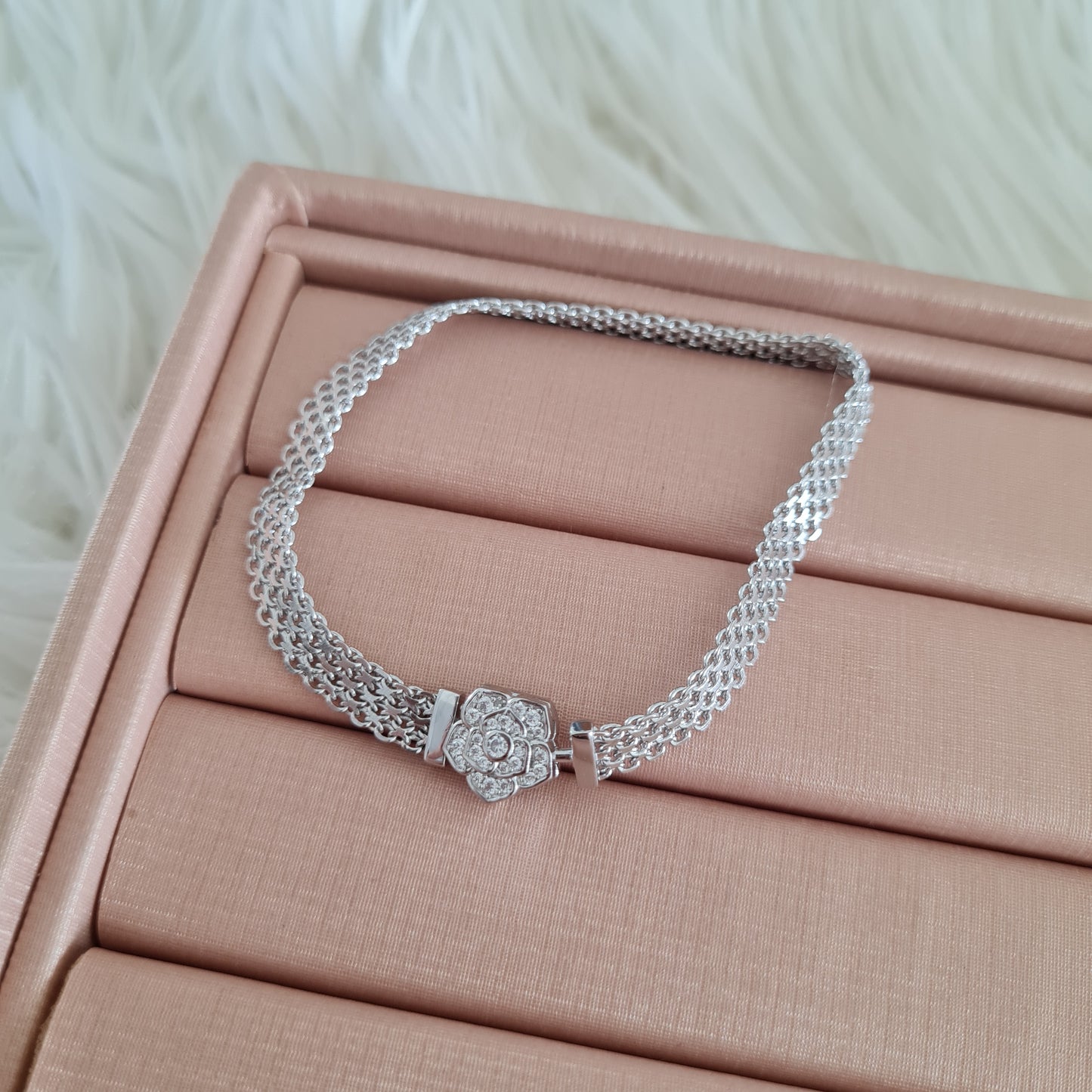 Pulseira - grossa com flor 19cm